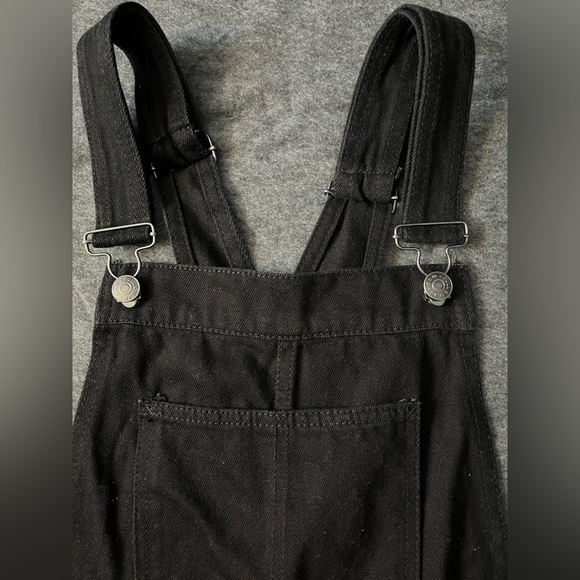 Pull & Bear Black Denim Overall-Shorts - Picture 5 of 7